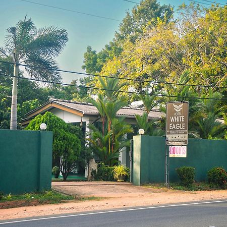 White Eagle Hotel Сигирия Екстериор снимка