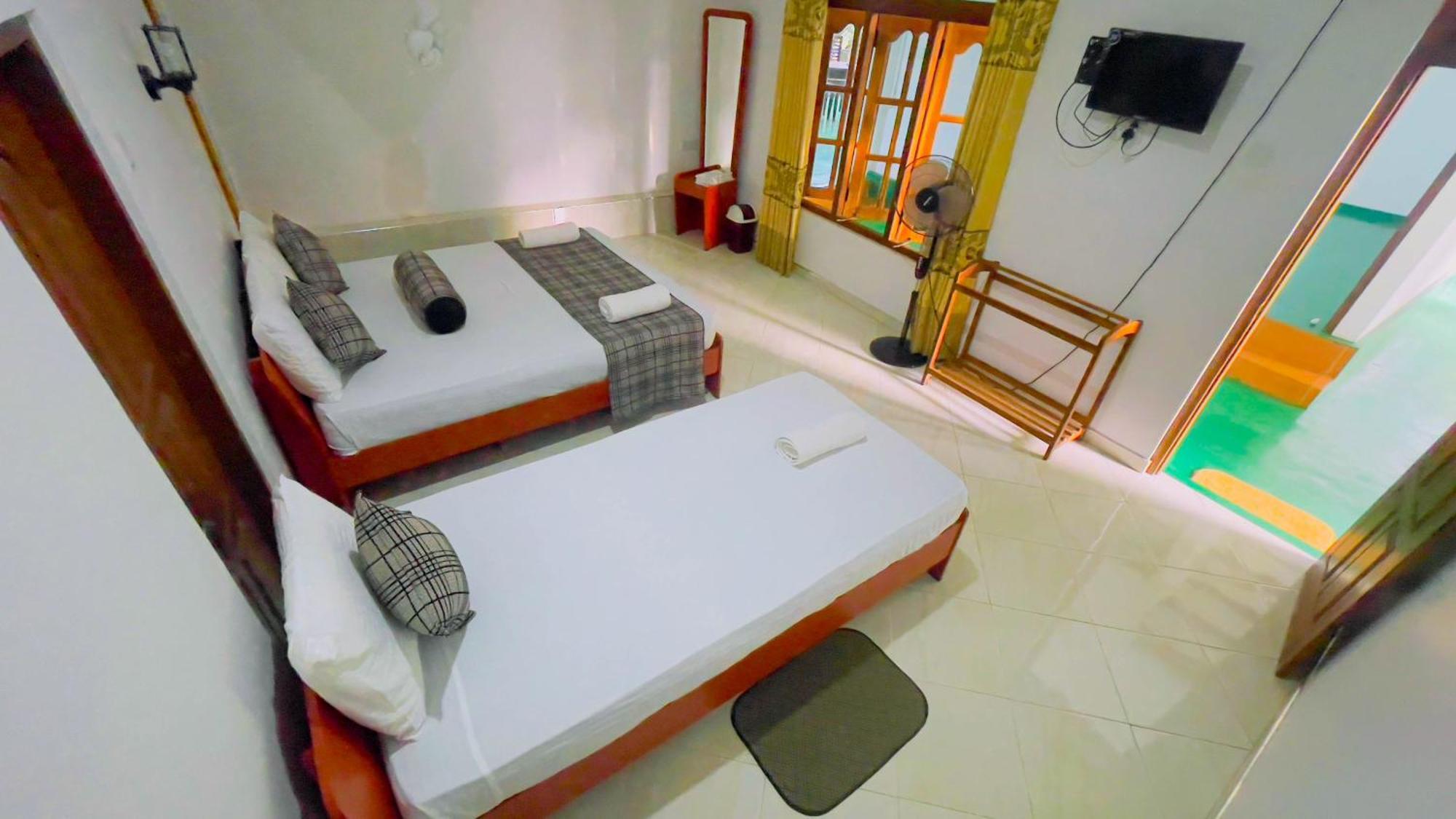 White Eagle Hotel Сигирия Екстериор снимка