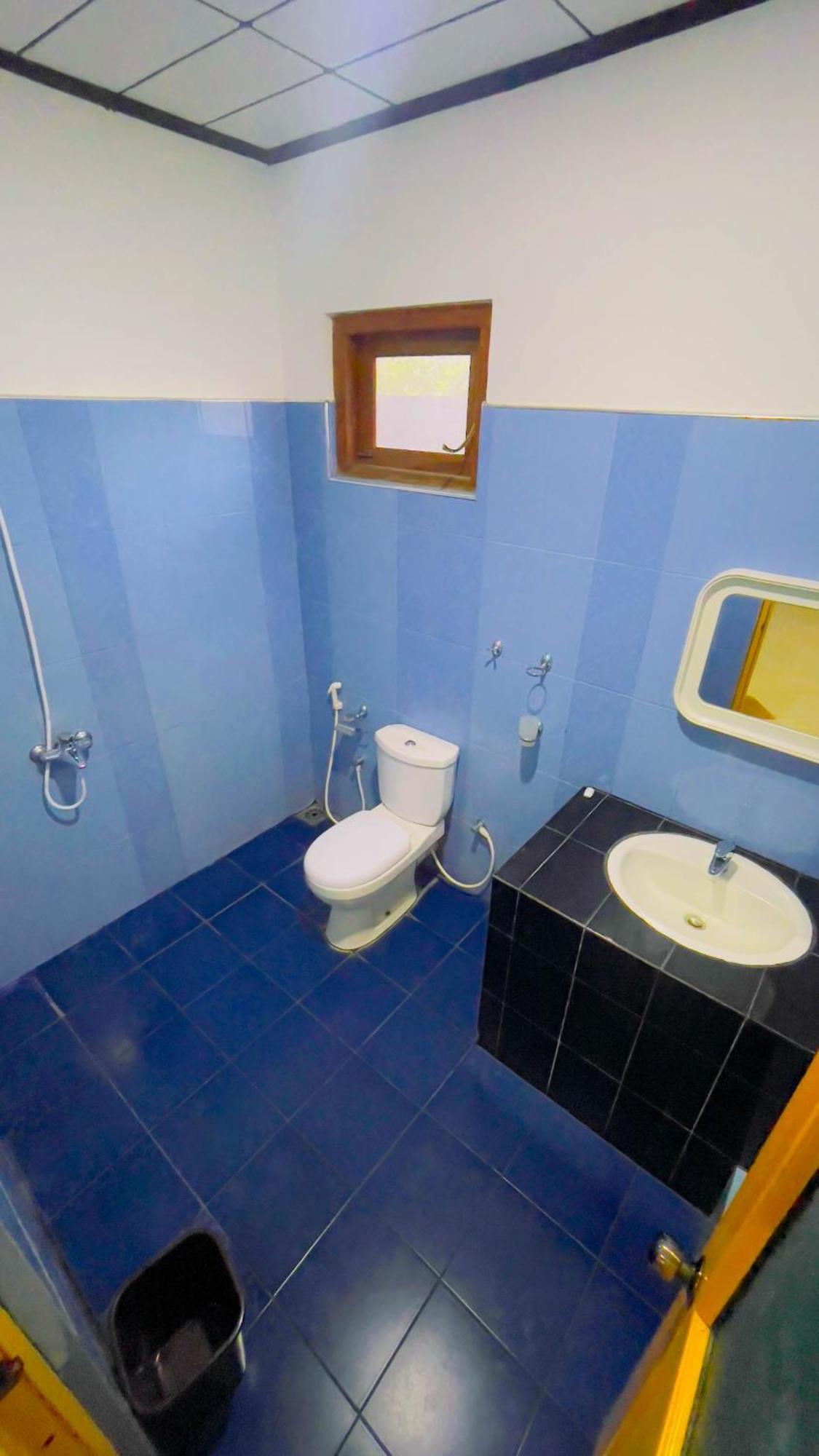 White Eagle Hotel Сигирия Екстериор снимка