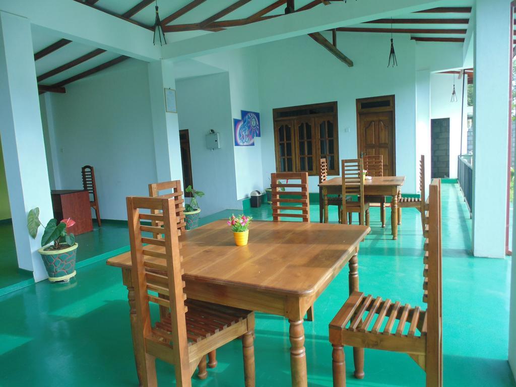White Eagle Hotel Сигирия Екстериор снимка
