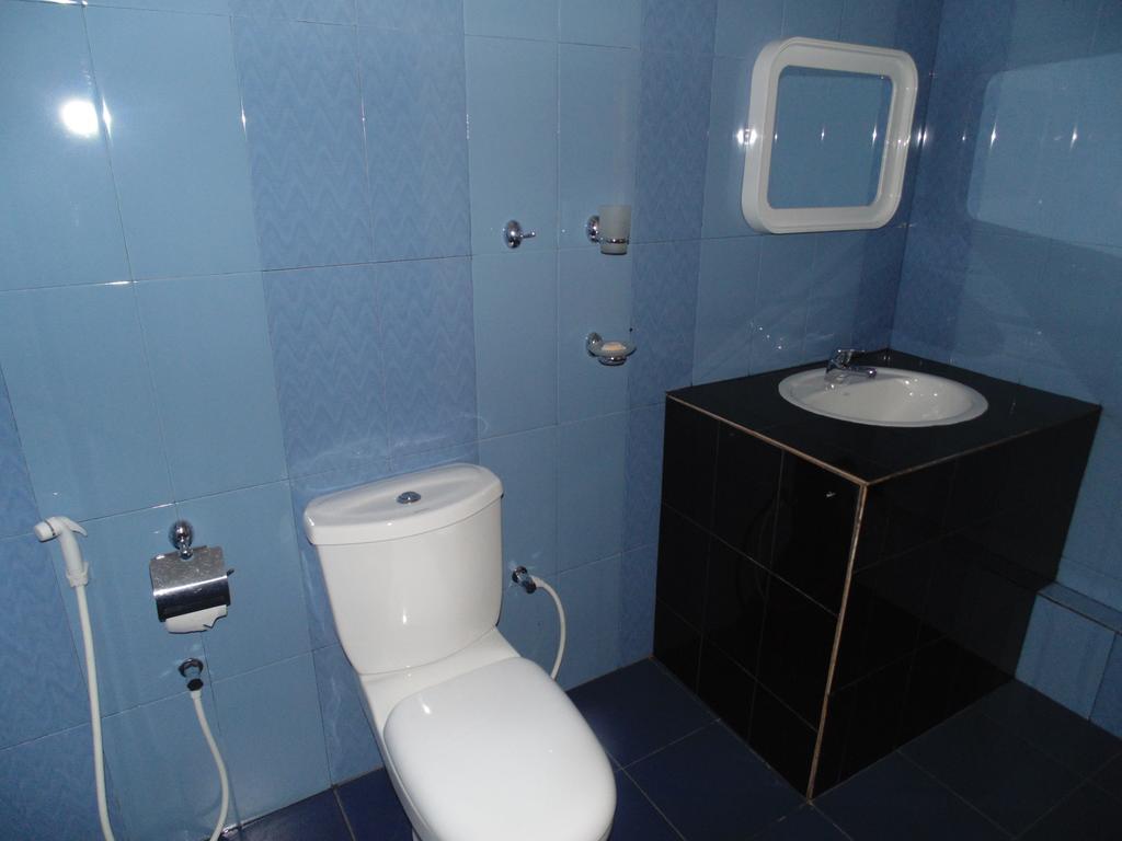 White Eagle Hotel Сигирия Стая снимка